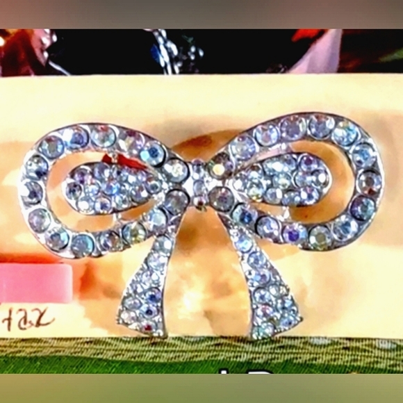 AB Crystal Bow Brooch - Picture 4 of 12